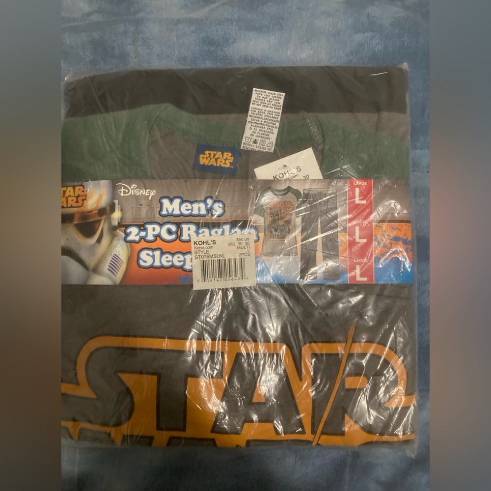 Star Wars Men’s Size Large Raglan Pajamas.